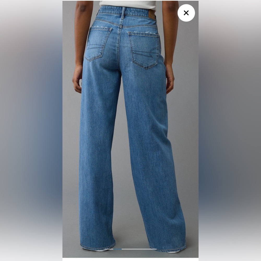 AE Dreamy Drape Stretch Super High-Rise Baggy Wide-Leg Jeans in Light Blue Denim - Picture 2 of 7